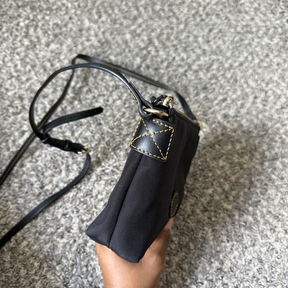 Dooney & Bourke Nylon Crossbody Pouchette Black Excellent preowned Condition - Picture 4 of 11